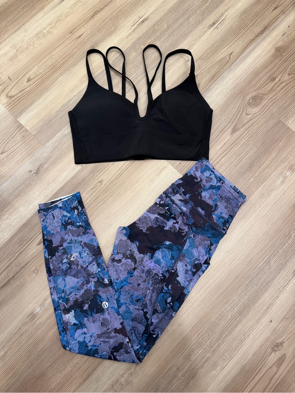 EUC Lululemon Bra and Leggings Set-Size 2/6